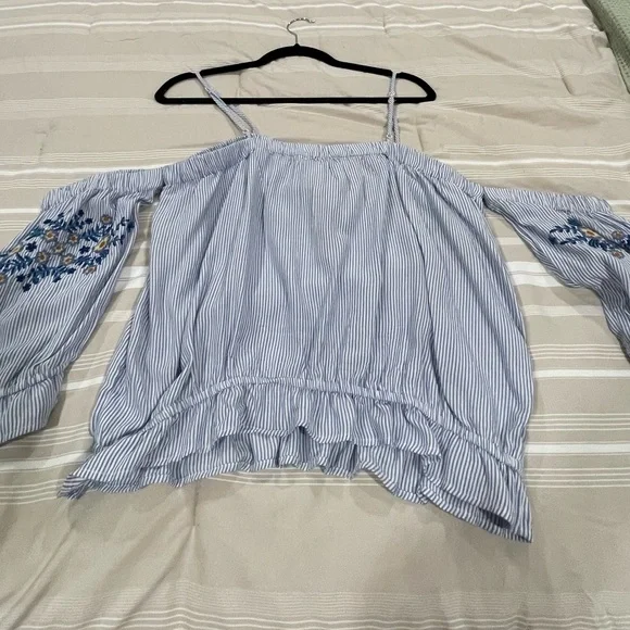 American Eagle Top - Picture 4 of 6